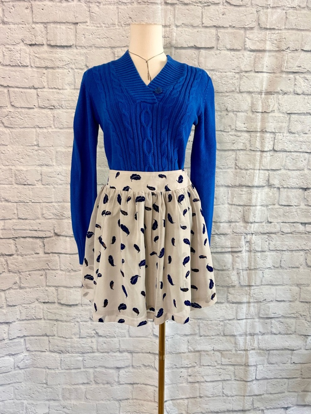 2 Piece Styled Outfit Flocked Velvet Mini Skirt Cream Blue Sweater Office Chic - Picture 3 of 16